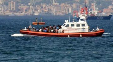 مصر.. غرق مركب يقل 30 مهاجرا قبالة سواحل الإسكندرية مصر.. غرق مركب يقل 30 مهاجرا قبالة سواحل الإسكندرية
