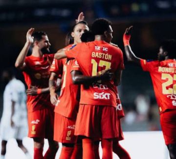 القادسية يفلت بانتصار صعب 3-2 على حساب الأهلي بطل آسيا