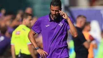 إقالة جروسو مدرب فيورنتينا عقب ثلاث هزائم متتالية في الدوري إقالة جروسو مدرب فيورنتينا عقب ثلاث هزائم متتالية في الدوري