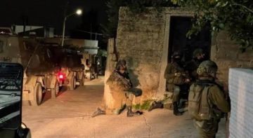 العدو الإسرائيلي يشن حملة اعتقالات ومداهمات واسعة في الضفة الغربية العدو الإسرائيلي يشن حملة اعتقالات ومداهمات واسعة في الضفة الغربية