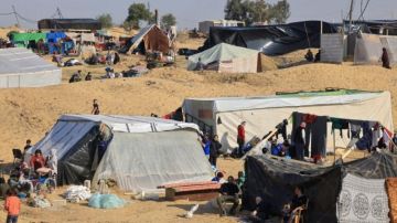 شبكة المنظمات الأهلية الفلسطينية في قطاع غزة: أكثر من 75 من خيام النازحين تعرضت للحرق وأصبحت بحاجة إلى الاستبدال شبكة المنظمات الأهلية الفلسطينية في قطاع غزة: أكثر من 75 من خيام النازحين تعرضت للحرق وأصبحت بحاجة إلى الاستبدال