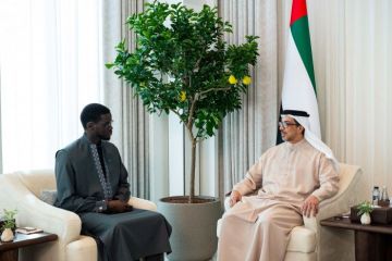منصور بن زايد ورئيس السنغال يبحثان تعزيز الشراكة بين البلدين منصور بن زايد ورئيس السنغال يبحثان تعزيز الشراكة بين البلدين