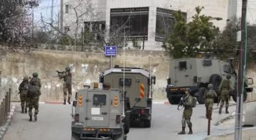 العدو الإسرائيلي يعتقل 14 فلسطينيا ويواصل اقتحاماته بالضفة العدو الإسرائيلي يعتقل 14 فلسطينيا ويواصل اقتحاماته بالضفة