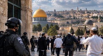 مستوطنون يقتحمون الأقصى بذريعة عيد العرش اليهودي مستوطنون يقتحمون الأقصى بذريعة عيد العرش اليهودي