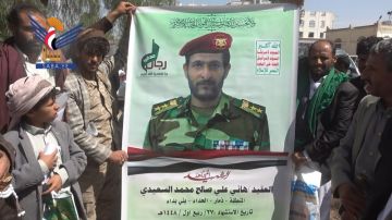 ذمار.. تشييع جثمان الشهيد العقيد هاني السعيدي بمديرية الحداء ذمار.. تشييع جثمان الشهيد العقيد هاني السعيدي بمديرية الحداء
