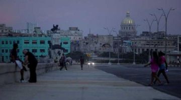انهيار جديد لشبكة الكهرباء يغرق كوبا بالظلام انهيار جديد لشبكة الكهرباء يغرق كوبا بالظلام