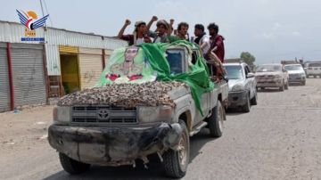 تشييع جثمان الشهيد الملازم علي شوعي الأنسي في بيت الفقيه بالحديدة تشييع جثمان الشهيد الملازم علي شوعي الأنسي في بيت الفقيه بالحديدة