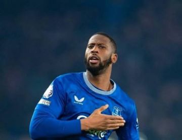 مهاجم إيفرتون بيتو يكمل انتقاله إلى فيورنتينا مهاجم إيفرتون بيتو يكمل انتقاله إلى فيورنتينا