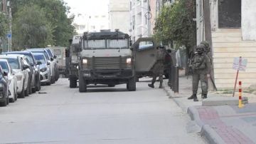 العدو الإسرائيلي يوسع عدوانه في الضفة والقدس بالتزامن مع استمرار اعتداءات المستوطنين على الفلسطينيين وممتلكاتهم العدو الإسرائيلي يوسع عدوانه في الضفة والقدس بالتزامن مع استمرار اعتداءات المستوطنين على الفلسطينيين وممتلكاتهم