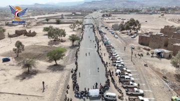وقفة وقافلة عنب من بني الحارث في أمانة العاصمة دعما للمرابطين في الجبهات وقفة وقافلة عنب من بني الحارث في أمانة العاصمة دعما للمرابطين في الجبهات