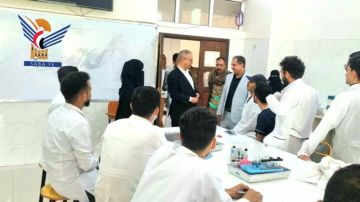 تفقد سير العملية التعليمية بكلية الطب وأداء عيادات الأسنان بجامعة إب تفقد سير العملية التعليمية بكلية الطب وأداء عيادات الأسنان بجامعة إب