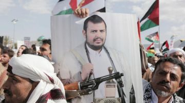 الحوثي: الحصار المفروض على اليمن لا يزال أبرز المشاكل مع السعودية الحوثي: الحصار المفروض على اليمن لا يزال أبرز المشاكل مع السعودية