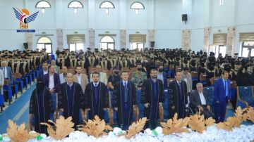 كلية الطب بجامعة صنعاء تحتفي بتخريج 410 أطباء وطبيبات كلية الطب بجامعة صنعاء تحتفي بتخريج 410 أطباء وطبيبات