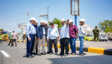 محافظ عدن يقف على أعمال تعزيز السلامة المرورية في طريق المطار محافظ عدن يقف على أعمال تعزيز السلامة المرورية في طريق المطار
