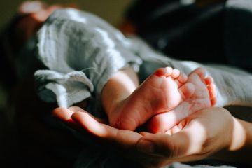 في حالة نادرة.. أطباء روس يستأصلون (ذيلا صغيرا) نما لدى طفل في حالة نادرة.. أطباء روس يستأصلون (ذيلا صغيرا) نما لدى طفل