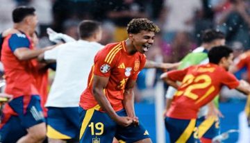 الكشف عن خطة المغرب لإقناع لامين يامال بتمثيل أسود الأطلس بدلا من إسبانيا الكشف عن خطة المغرب لإقناع لامين يامال بتمثيل أسود الأطلس بدلا من إسبانيا