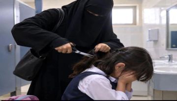 مجهولة تقص شعر طفلة وتحبسها داخل حمام مدرسة الغرباني بعدن مجهولة تقص شعر طفلة وتحبسها داخل حمام مدرسة الغرباني بعدن