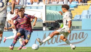  الدوري الإيطالي : جنوى يحصد نقطته الأولى من ضيفه فروزينوني