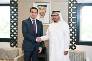 قرقاش يلتقي مساعد رئيس أذربيجان قرقاش يلتقي مساعد رئيس أذربيجان