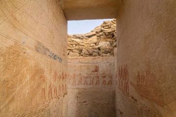 مصر تعلن اكتشاف مقبرة أثرية تعود إلى عهد الأسرة الخامسة مصر تعلن اكتشاف مقبرة أثرية تعود إلى عهد الأسرة الخامسة