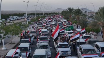 من قلعة اليمن الجمهوري الصامدة : موكب سبتمبري جماهيري يجوب شوارع مأرب احتفاء بالعيد الوطني الـ64 لثورة 26 سبتمبر المجيدة من قلعة اليمن الجمهوري الصامدة : موكب سبتمبري جماهيري يجوب شوارع مأرب احتفاء بالعيد الوطني الـ64 لثورة 26 سبتمبر المجيدة