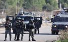 العدو الإسرائيلي يطلق قنابل الغاز بكثافة خلال اقتحام بيتونيا غرب رام الله