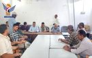 مناقشة احتياجات المرافق الصحية وتطوير مستوى الخدمات بمديرية الخوخة في الحديدة