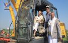 حجة .. مديرية بني قيس تتسلم بوكلين بتكلفة 30 مليون