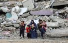 غزة من الفجر إلى الغروب.. يوميات 5 فلسطينيين تحت الحصار