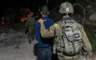 العدو الإسرائيلي يعتقل 24 فلسطينيا من الضفة والقدس
