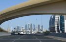الكويت: السيطرة على حريق في مجمع سكني بعد استهدافه بمسيرة إيرانية