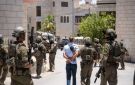 العدو الإسرائيلي يعتقل 12 فلسطينيا ويصيب مسنا خلال اقتحامات بالضفة بالتزامن مع اعتداءات للمستوطنين