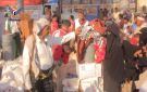توزيع مواد إيوائية وغذائية لـ354 أسرة عائدة بمديرية الدريهمي في الحديدة - ye