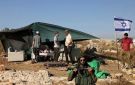 مستوطنون ينصبون خيمة في دير أبو مشعل وآخرون ينقلون أخشابا إلى بؤر غرب المغير برام الله
