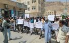 وقفة أمام مجمع الدوائر الحكومية بسيئون للمطالبة بالإفراج عن دويل ومرجان
