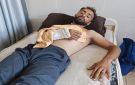  أنقذوا ذراعي من البتر .. شاب غزي يصارع الألم منذ 14 شهرا