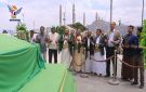 رؤساء مركزي الوثائق والمعلومات والدوائر بمكتب الرئاسة يزورون أضرحة الشهداء القادة - ye