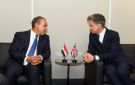 وزير الخارجية المصري يناقش مع نظيره البريطاني تعزيز العلاقات الثنائية