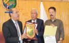 جامعة صنعاء تكرم رئيسها الأسبق الدكتور صالح باصرة تقديرا لإسهاماته في التعليم الجامعي